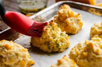 Cheddar Bay Biscuits – The Stay At Home Chef
