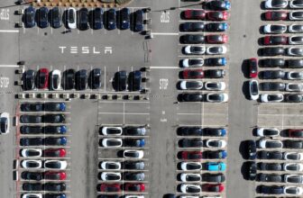 Feds Launch Safety Probe Into 2.6 Million Tesla’s Remote Summon Feature